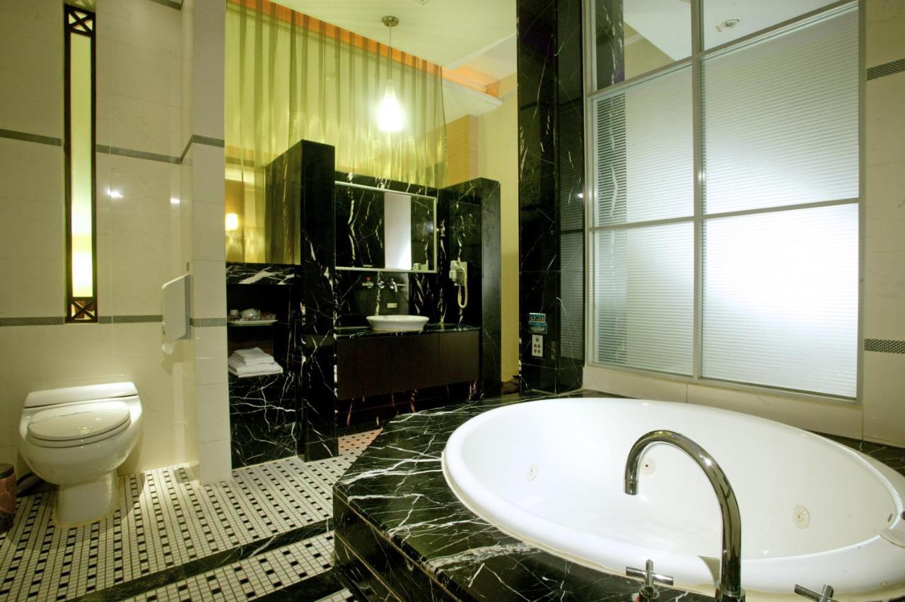 Jing Hwa Motel Tainan Esterno foto